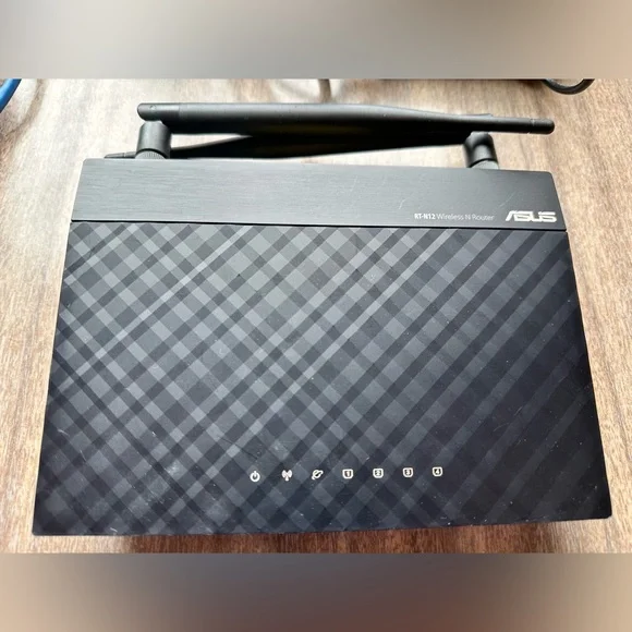 ASUS RT-N12 Wireless-N300 Router - Picture 2 of 8